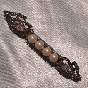 Antique silver brooch with rhinestone and pearls